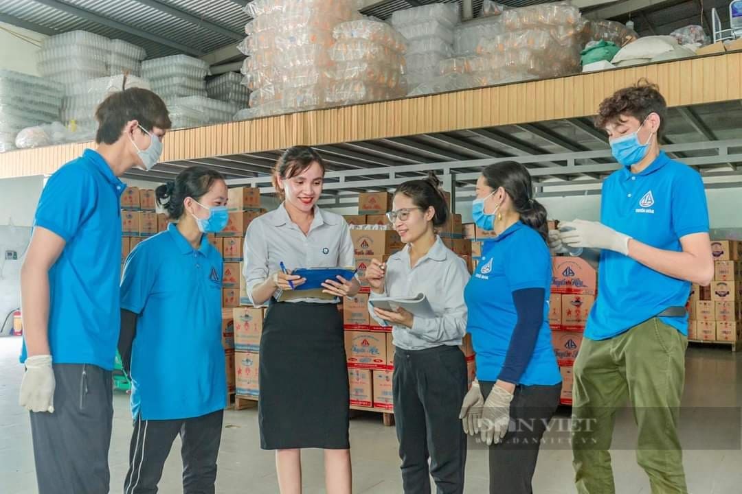Công ty TNHH Chế biến hải sản Ba Làng do anh Nguyễn Văn Tuyến làm giám đốc đã tạo việc làng cho hàng trăm lao động địa phương