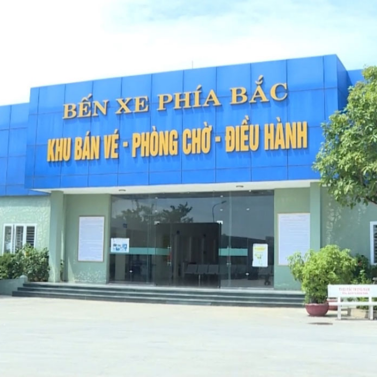 Khu vực phòng chờ, bán vé tại bến xe Phía Bắc